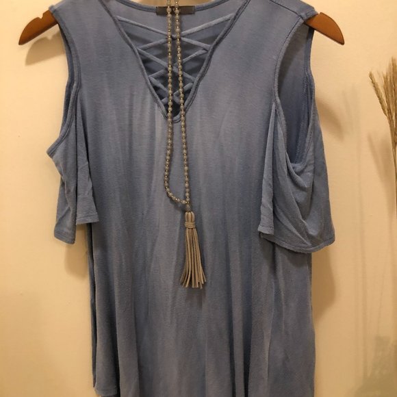 Woman's Top - Picture 1 of 1